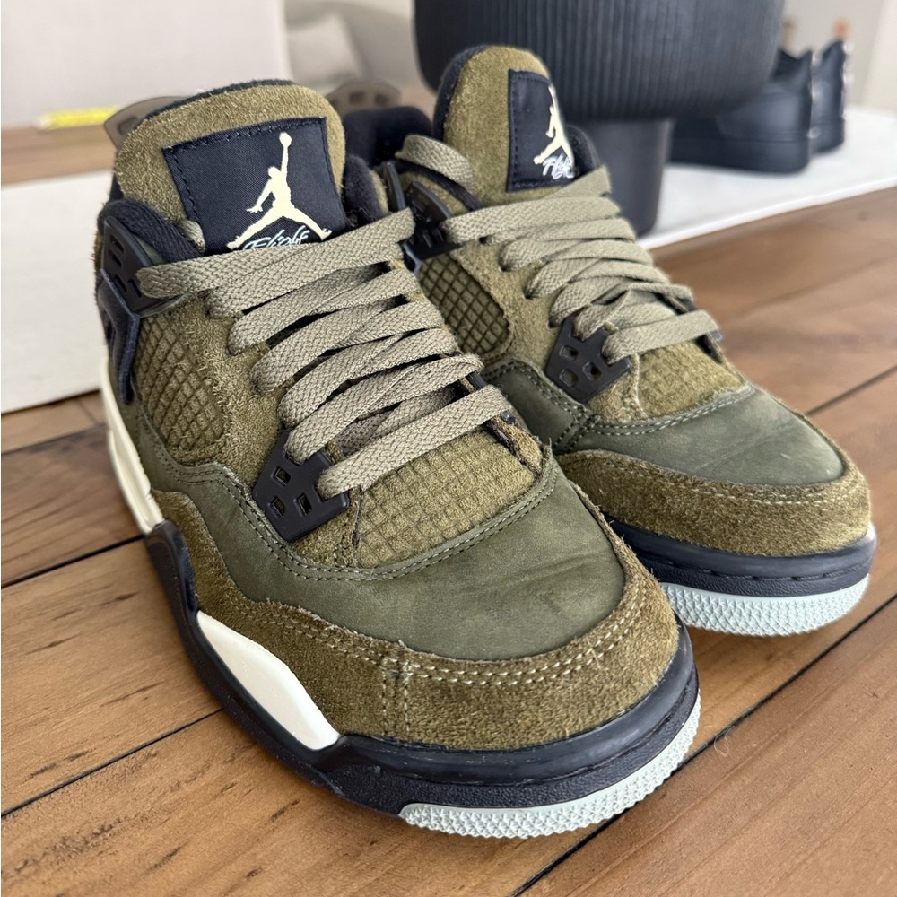 Air Jordan 4 Retro Olive Green - size 4